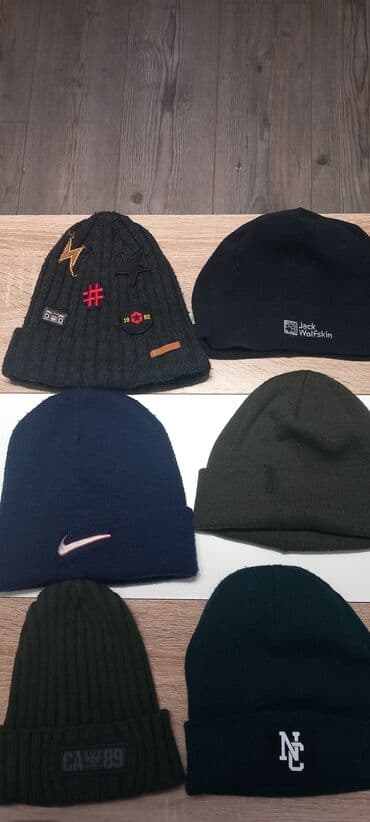 Zimske kape .Novi Beograd Cene su od 300 do 500 dinara .Može dogovor — 1