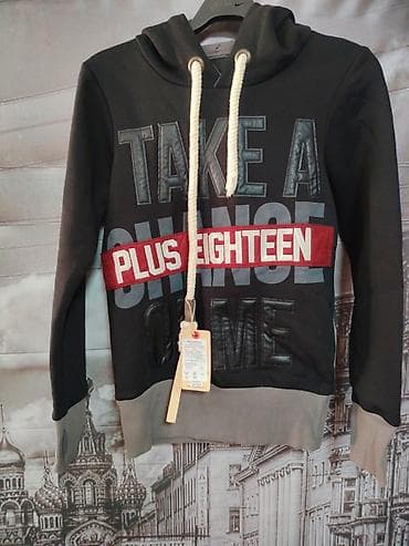 Muška dukserica s kapuljačom “Plus Eighteen”. - Boja: crna sa