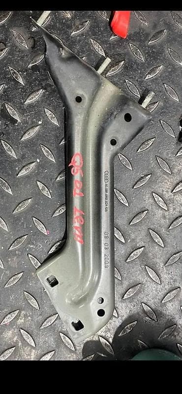katalog automobila: NOSAC KRILA AUDI Q5 08-16 8R0821135 | Audi delovi zemun altina — 1