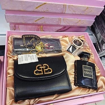 Novčanici: Idealan poklon za 8 mart 😍 Kvalitetan ženski set Cena: 2900 dinara — 3