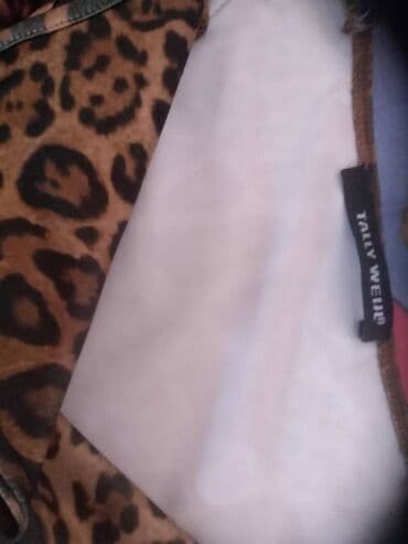 elegantni topovi: 300 dinara — 2