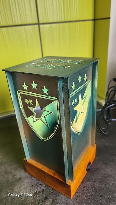 ikea lavabo sa ormaricem: Dekorativna stona lampa – motiv “Делије Север” Crvena Zvezda - — 3