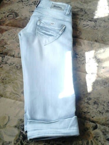 duksevi s: Farmarke/ bermude 3/4. 27 broj. Malo nosene — 2