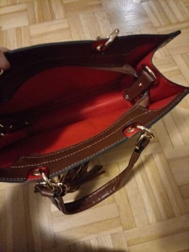 Personal Items: Elegantna ženska torba – braon sa zlatnim detaljima - Materijal — 3
