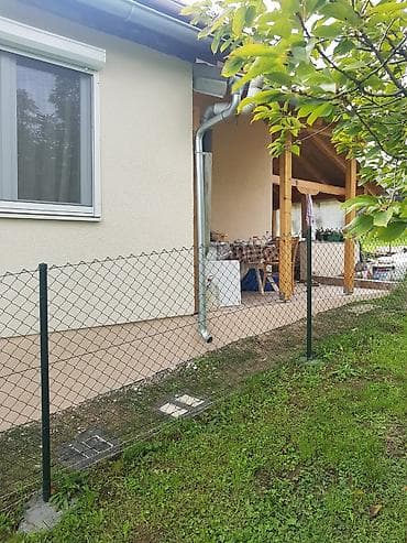 Struja trofazna, ogradjeno, kanalizacija, gradski vodovod, etažno