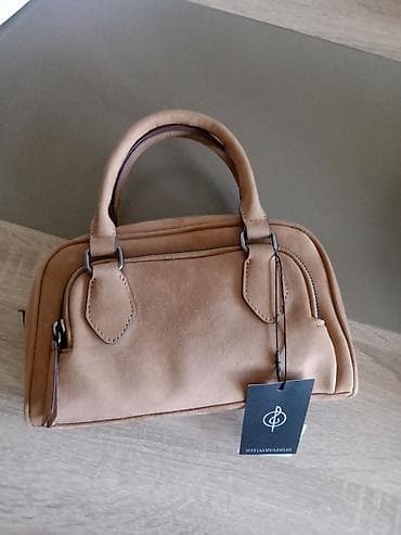 Stradivarius torba – model sa ručkama i podesivim/removabilnim kaišem na lalafo.rs Stradivarius torba – model sa ručkama i podesivim/removabilnim kaišem