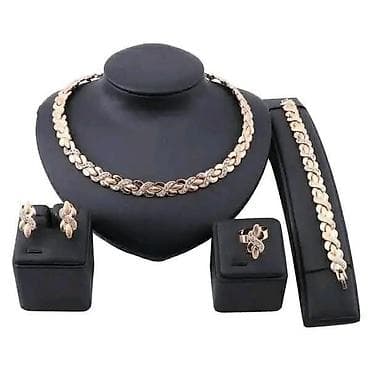 narukvice van cleef: Cena 2800 dinara
💋 — 1