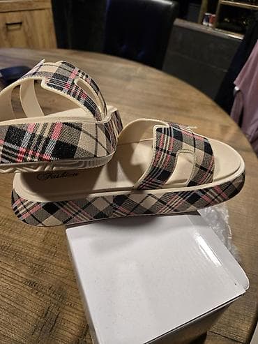 Ženske klompe/sandale sa dvostrukim kaišem i kariranom šarom -