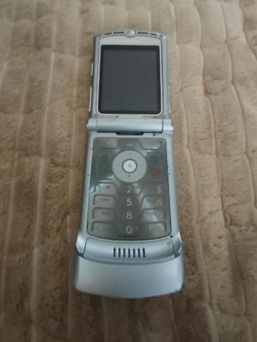 midnight boja: Motorola RAZR V3 – preklopni mobilni telefon - Tanak metalni — 4