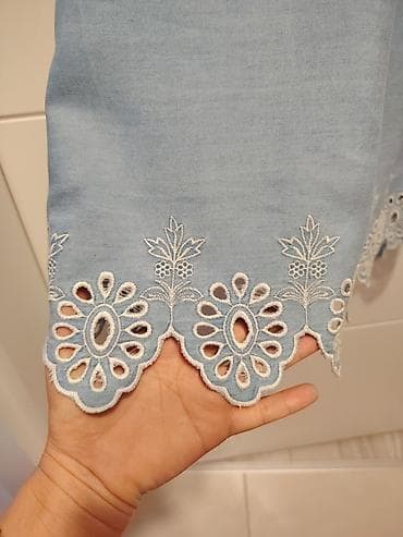 vise boja: Plava midi haljina od laganog teksasa (Zara) - Kroj: lepršava silueta — 4