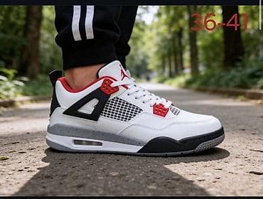 Patike – sportski model sa niskim profilom, bele osnove sa crnim i