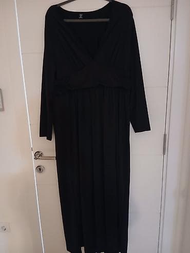 Donji delovi trenerke: Crna duga haljina sa dugim rukavima. Model sa preklopljenim V‑izrezom — 1