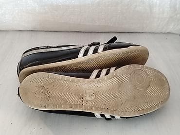 suknja od prevrnute koze: Adidas espadrille u odlicnom stanju
Broj 41 ILI 7,5 uk
GAZISTE 26 — 4