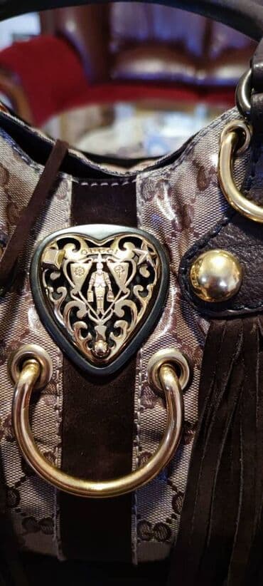 Ostali aksesoari: Gucci. Fantastična.

Bez ikakvih nedostataka.
45cm x 28cm x 10cm — 16