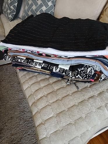 Paket ženske garderobe – različiti komadi i dezени - Veći svežanj na lalafo.rs Paket ženske garderobe – različiti komadi i dezени - Veći svežanj