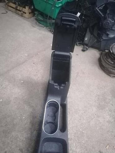 navoz za auto: NASLON ZA RUKU ZA FORD FIESTA OD 2013. DO 2017. GOD. | SMEDEREVSKA — 4