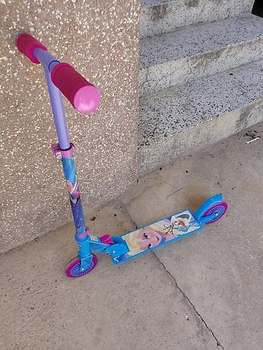 Dečiji trotinet sa motivima Frozen (Elza i Olaf) EXTRA POVOLJNO - Dva