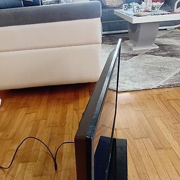 drobilica za led: FOX LED TV sa daljinskim upravljačem ima crtu na ekranu na levoj — 6