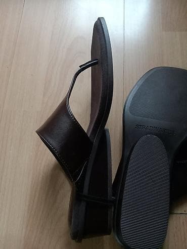 obuca za plivanje: Ženske kožne japanke/klompe Stradivarius - Brend: Stradivarius (logo — 7