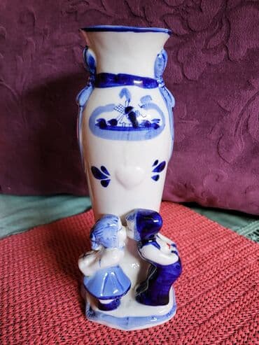 vaza sa cvecem crtez: Vaza nova delft,rucno oslikan holandski porcelan. 80te — 1