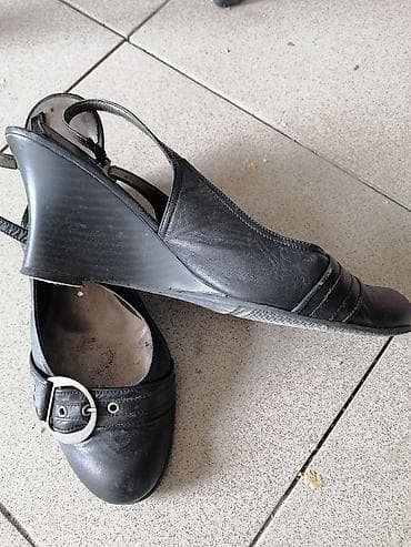 second hand kod goce: Crne ženske sandale na punu petu - Model: slingback sa otvorenom — 3
