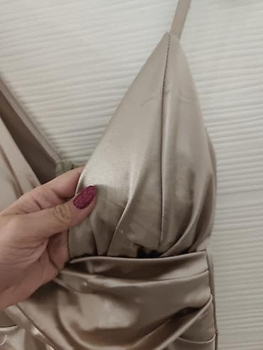 tupe za muskarce: Svečana haljina od satenskog materijala u šampanj/bež nijansi. NOVO - — 3