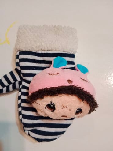 polovni kostimi za maskenbal za decu: Rukavice za devojčice 
Veličina 5 godina
Cena 400 din — 5