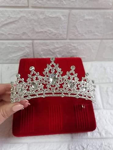 Handbags: Krune dostupno
Cena:2200 
💋 — 8