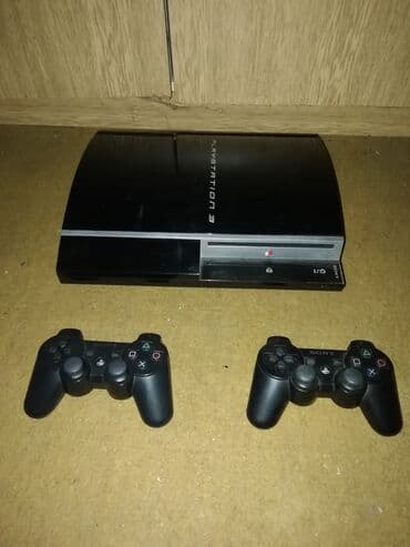 polovni radio aparati: Sony PlayStation 3 konzola, dolazi sa dva kontrolera. Konzola je crne — 1