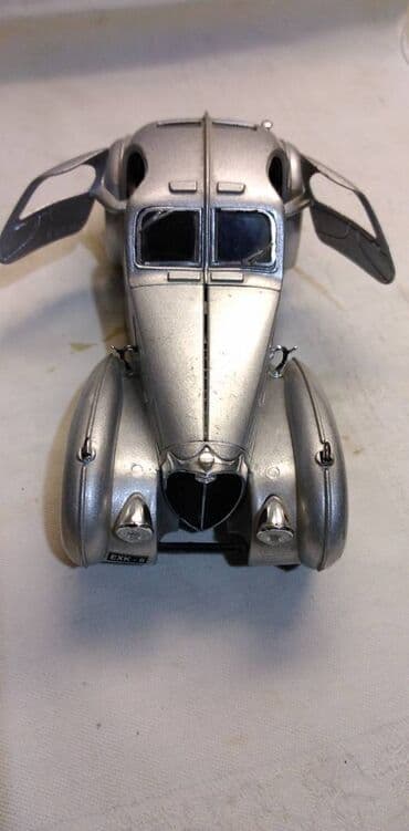 mali dukat franc jozef: Burago Bugatti Atlantic 1936 silver 1:24 ocuvan,sva 4 tocka — 3