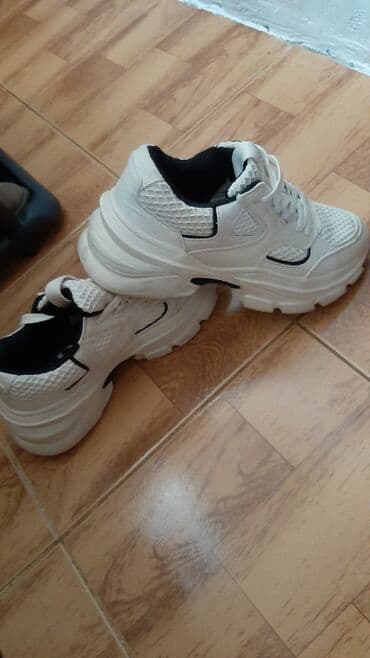 Zara, 38, bоја - Bela