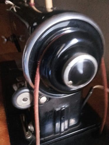 dzojstici za ps4: Mirna mašina za šivenje mirna sa kabinetom, iz 1950 god. RETRO — 2