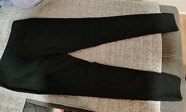 duboke pantalone prodaja: Crne ženske uske pantalone (skinny/strejt kroj) - Boja: crna - Model — 3