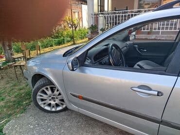 kuciste kljuca opel corsa c: Renault Laguna karavan, srebrne boje, sa krovnim nosačima. Poseduje — 2