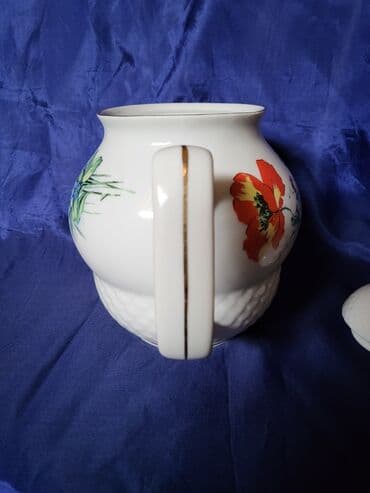 bokal sa poklopcem: Bokal Zajecar porcelan 70te. Bokal je nov. na poklopcu nedostaje — 8