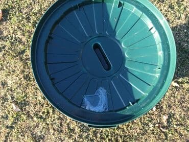 bastenska garnitura: Plastična kanta za smeće zapremine 46L. Prubližne dimenzije ф40/32cm — 11