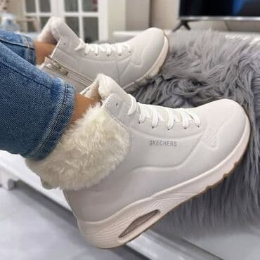 zimska cipela: Duboke skechers 😍 🎨Dostupne boje Velicina 36 do 41 🛒 3,980 din — 4