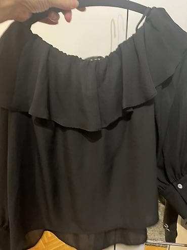 luna tunike: ZARA crna bluza sa volanima - Brend: ZARA - Veličina: S (EUR S / USA — 4