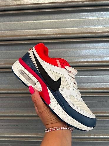 Nike Air Max
36-45
3500 din na lalafo.rs Nike Air Max
36-45
3500 din