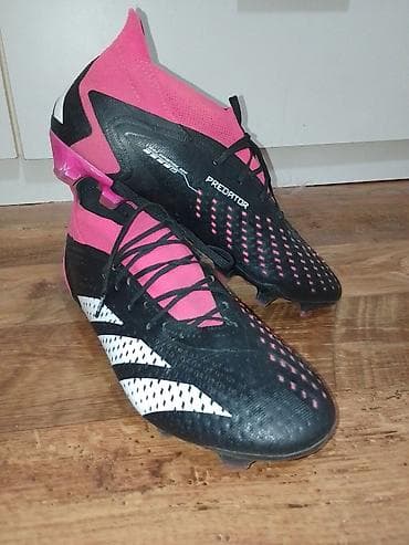 Kopacke Adidas Predator br 43 gaziste 275 mm su u odlicnom stanju sa