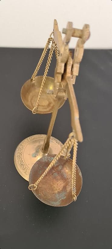 Sectional sofas: ▪︎Prodajem staru malu ručno izrađenu dekorativnu vagu (terazije). - — 3