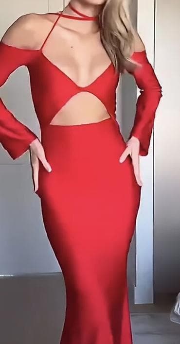 Crvena večernja haljina sa prorezom – elegantan, efektan model -