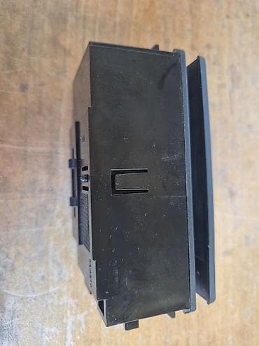 auto otpad kikinda: Zadnja piksla pepeljara Audi A6 C5 Audi A6 C6 - Crni panelni modul sa — 4