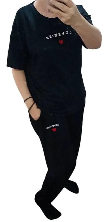 dona cipele: Ženski komplet trenerke – majica i donji deo - Boja: crna - Dizajn — 1