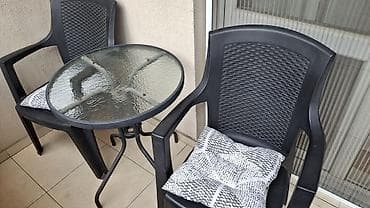 Baštenski set – sto i dve stolice - Sastav: okrugli sto sa staklenom