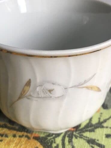 nove doncafe solje: Od finog starog porcelana dve tacne bez šoljica, jedna šoljica sa — 15