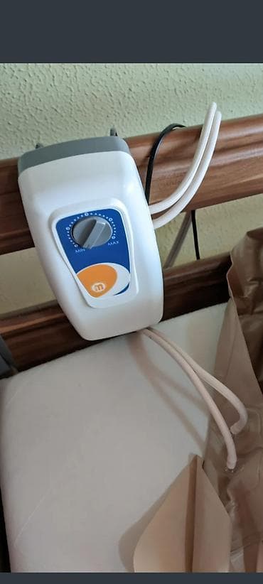 Medicinski nameštaj: Relativno malo korišćen krevet, prodaje se u kompletu sa medicinskim i — 4