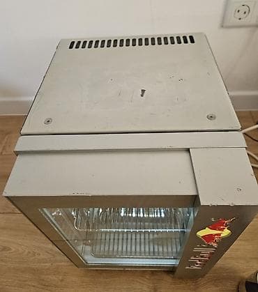 polovni mini frizideri: Kompresorski frizider RED BULL 220V Ispravan kompresorski frizider — 4
