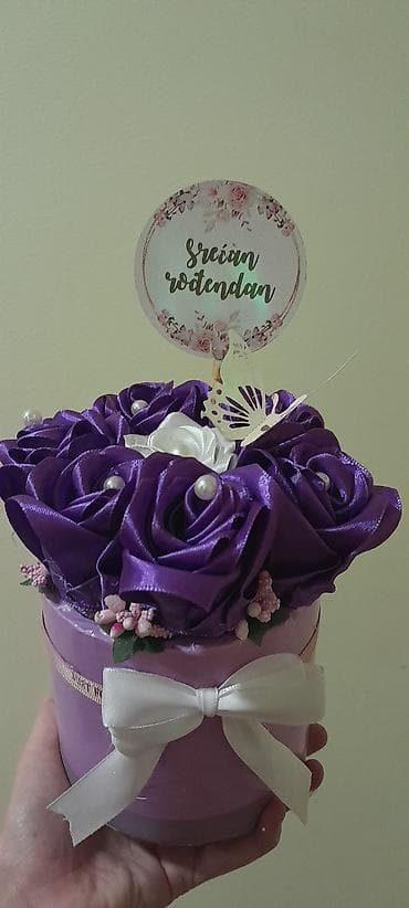 Ručni aranžman u kutiji – „Srećan rođendan“ - Elegantna okrugla — 3