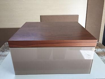 stender za garderobu forma ideale: Moderan zidni element / noćni ormarić - Dizajn: minimalistički kubus — 3